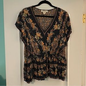 Arula Flutter Sleeve V-Neck Top